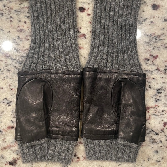 NWT! CAROLINA AMATO Gray Cashmere Wool Black Leather Fingerless Gloves - Picture 2 of 9